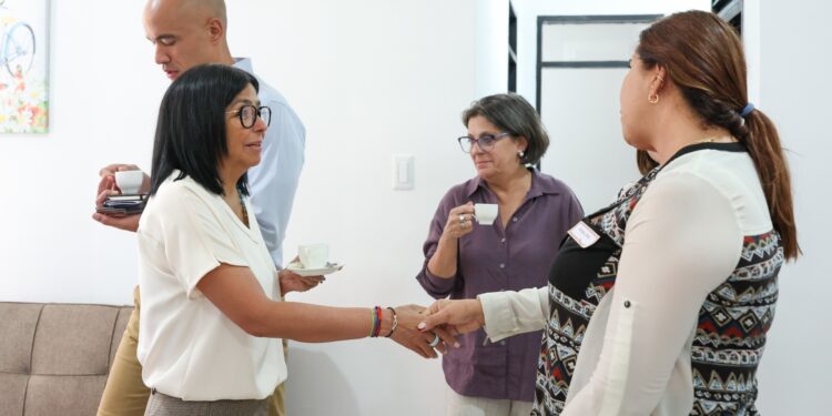 LO ÚLTIMO | Presidenta Delcy Rodríguez encabezó entrega de nuevas viviendas a familias afectadas por los sismos en Caracas