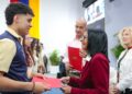 Delcy Rodríguez entrega reconocimientos al mérito académico a más de 400 bachilleres