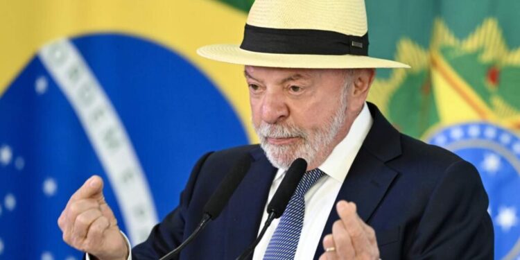 Lula le resta importancia a la deuda pública de Brasil equivalente al 80% del PIB del país