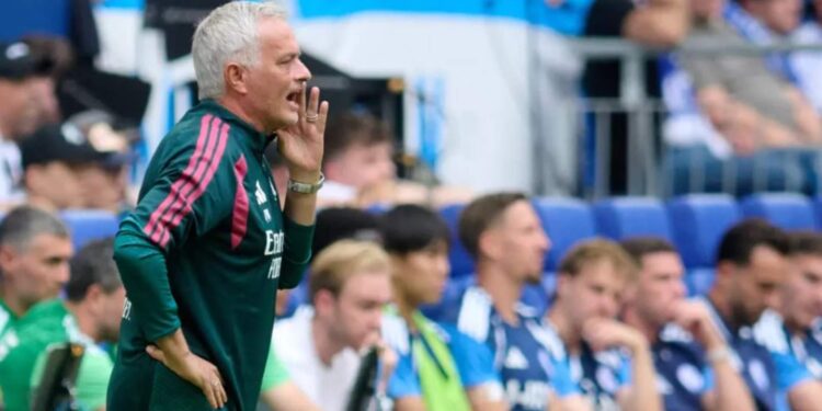 Mourinho se sincera antes de su debut en casa: «Yo no quiero que el Bernabéu me reciba de un modo particular»