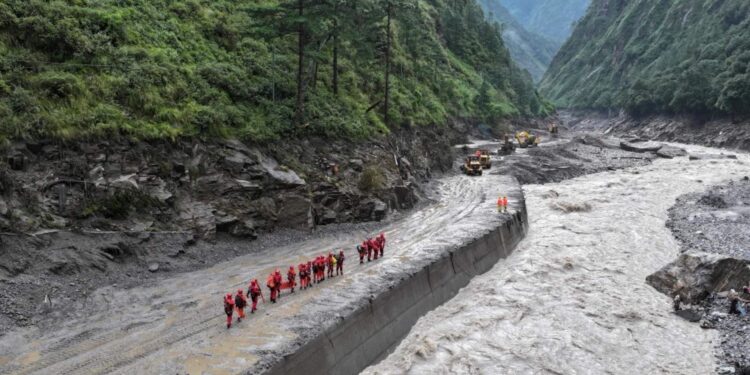 Miedo a una segunda riada en Nepal acelera las evacuaciones