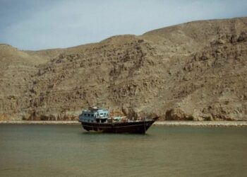 Irán advierte a EE. UU. sobre el control del estrecho de Ormuz