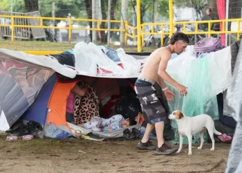 Fuertes lluvias en Pereira agravan la situación de los damnificados por el terremoto en Colombia