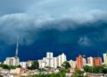 Imágenes de impacto: La tromba marina que se formó sobre el Lago de Maracaibo este domingo (+tormenta)