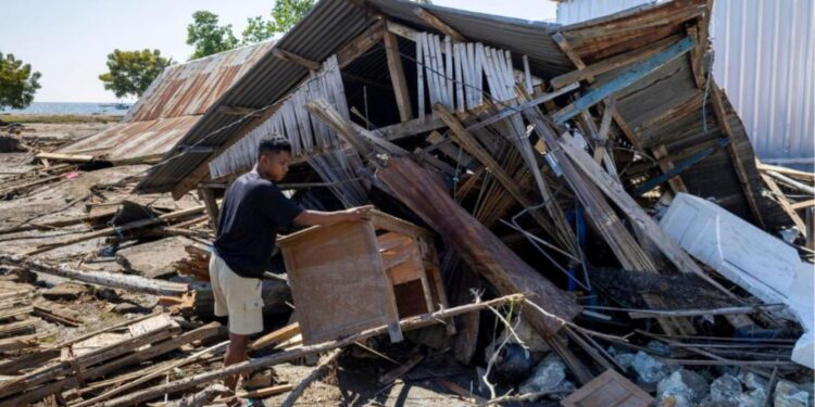 Indonesia sufre fuertes réplicas cinco días déspues del terremoto de 7.7