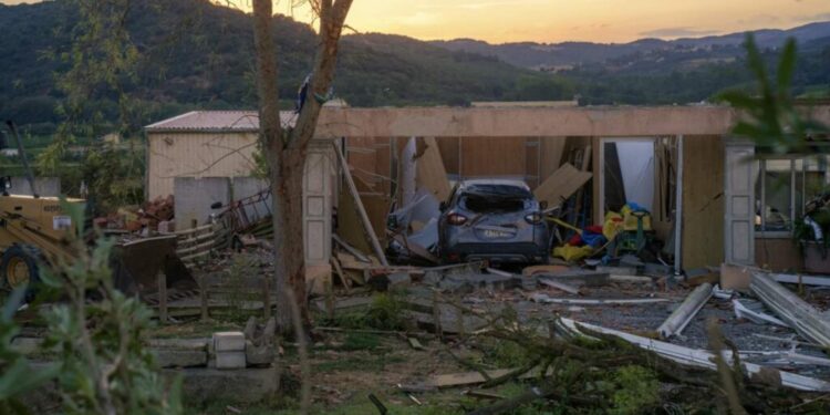 Fuerte tornado devasta una localidad en Francia y deja decenas de heridos [Video]