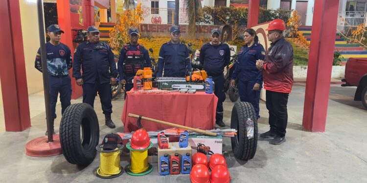 Alcaldía Bolivariana de Machiques dota de nuevos equipos y herramientas al Cuerpo de Bomberos local