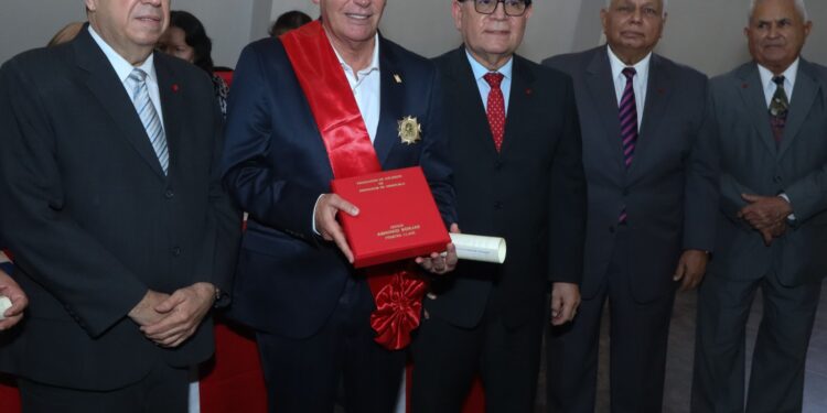 ‎En el Día del Abogado Zuliano, ‎Colegio de Abogados recibió la Orden San Sebastián de parte de la Alcaldía de Maracaibo por su 132° aniversario