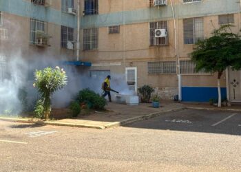 Más de 1.200 familias del Conjunto Residencial El Trébol fueron beneficiadas con plan de fumigación de la alcaldía.