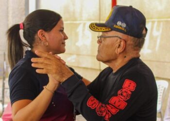 Con voluntarios «Nietos de la patria »       Plan Vacacional Reír 2026 lleva la recreación a los adultos mayores de la Parroquia Raúl Leoni