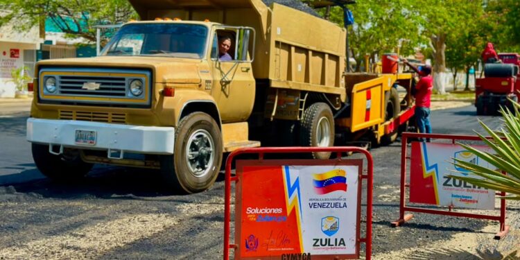 Fotos: Gobernación del Zulia despliega más de 3.500 toneladas de asfalto en Ciudadela Faría