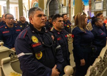 Concejo Municipal acompaña eucaristía por el Día Nacional del Bombero en la Basílica