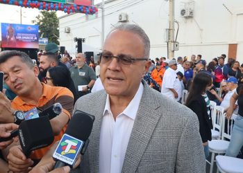 Gerardo Moreno califica la estatua de Luis Aparicio como un símbolo permanente para la juventud zuliana