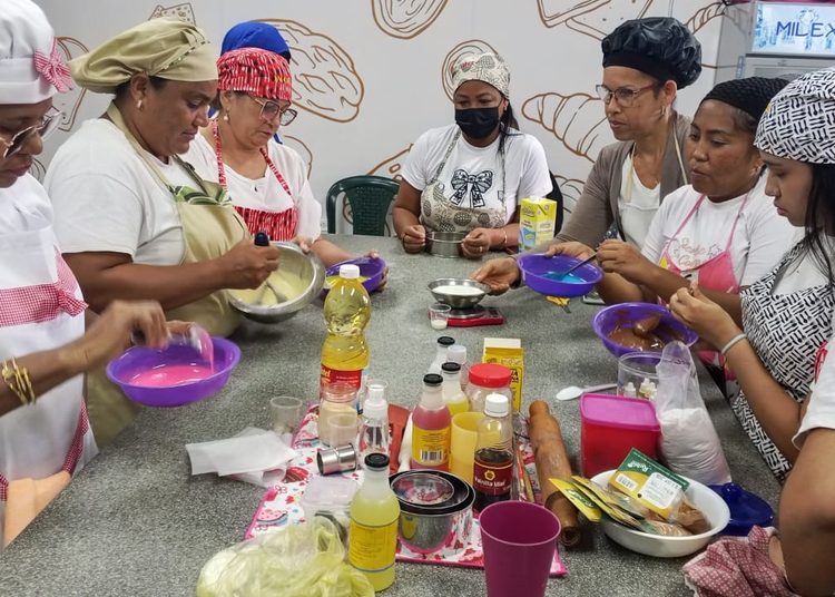 Más de 400 personas capacitará el IMCEC en áreas de gastronomía, manualidades y estética
