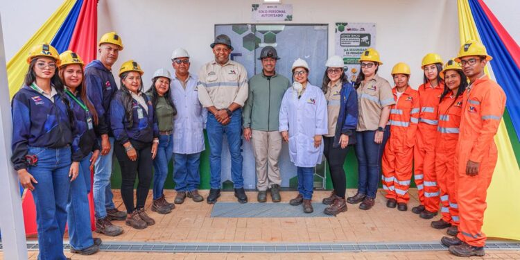 Héctor Silva inaugura Laboratorio Industrial y realiza entrega de maquinarias en Minerven