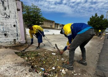 Alcaldía de Maracaibo limpió y desmalezó las áreas externas del ASIC 18 de Octubre
