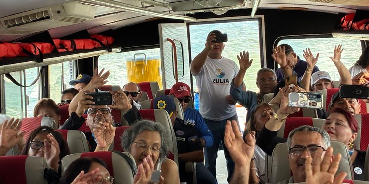 Fundación Casa del Abuelo impulsa el Gero Turismo con recorrido por el Lago de Maracaibo para más de 120 adultos mayores