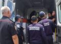 Rápida atención de Bomberos a jóvenes lesionadas al colapsar bohío en Vereda del Lago