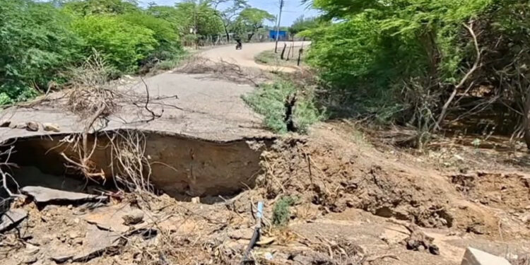 Más de 23 deslizamientos de tierra obstruyen las vías que conectan Lara con Falcón