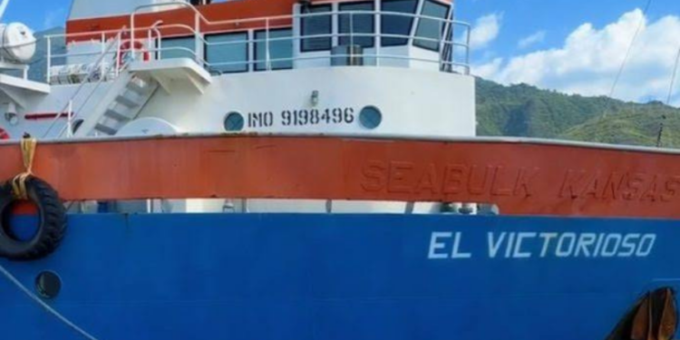 Arriba a La Guaira el buque «El Victorioso» con maquinaria pesada procedente del Zulia