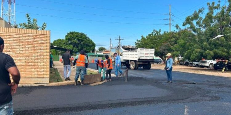 Alcaldía de Maracaibo acelera trabajos de asfaltado para consolidar la entrega del estadio Alejandro Borges