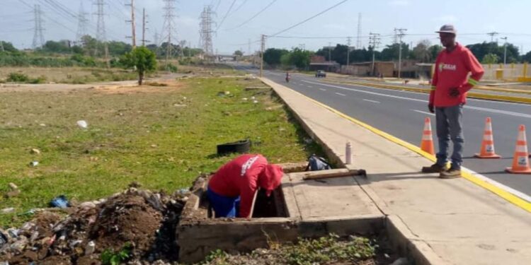 Gobernación del Zulia optimiza sistema de drenajes en la Circunvalación 3 a través del Iara