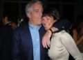 Juez mantiene firme la condena de Ghislaine Maxwell, cómplice de Jeffrey Epstein