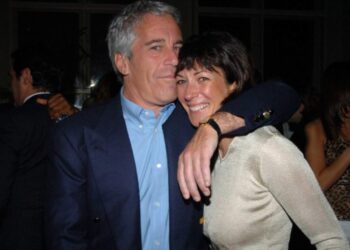 Juez mantiene firme la condena de Ghislaine Maxwell, cómplice de Jeffrey Epstein
