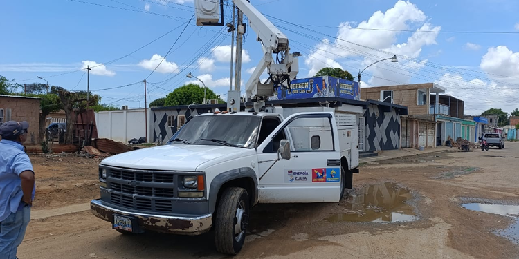 Con el Plan Cayapa el gobierno atiende y soluciona averías eléctricas en Maracaibo