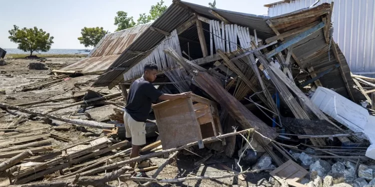 Sismo en Indonesia deja al menos 70 fallecidos y desata una severa crisis alimentaria