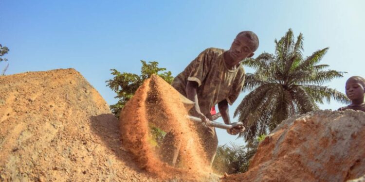 Deslizamiento de tierra en una mina de oro se cobra la vida de al menos 100 personas en la República Centroafricana