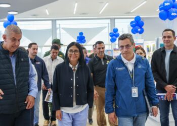 Presidenta Delcy Rodríguez lidera reapertura comercial en La Guaira y destaca el renacimiento económico de la región