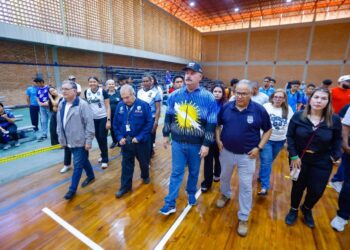 Gobernador inspecciona los trabajos de rehabilitacióndel gimnasio cubierto Antonio Borjas Romero