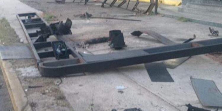 Imtcuma sustituye semáforo derribado por choque de vehículos en Avenida La Limpia