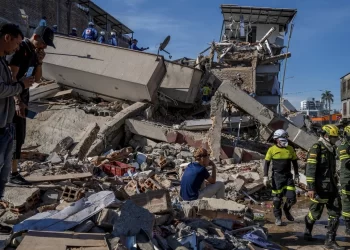 Video del rescate de una mujer que permaneció más de 24 horas bajo los escombros tras devastador terremoto