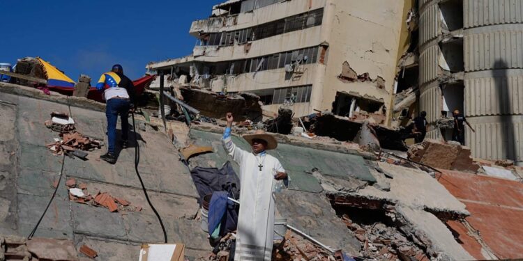 Tragedia familiar en La Guaira: encuentran siete cuerpos entre los escombros tras los terremotos