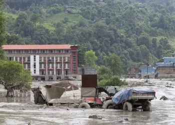 Las víctimas mortales de las inundaciones en Nepal se acercan a las 800