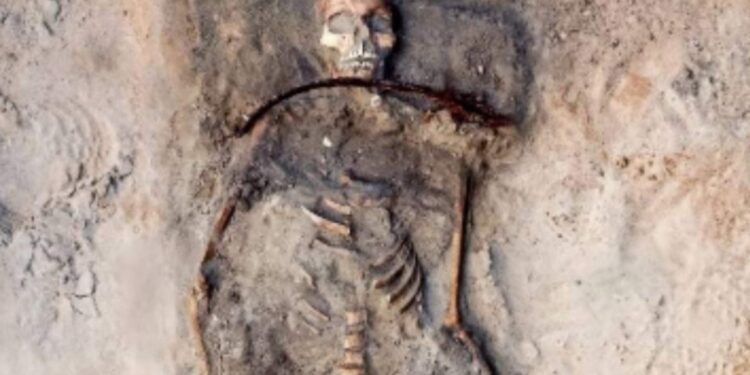 Revelan detalles sobre enigmática sepultura de una mujer del siglo XVII señalada de «vampira» [Fotos]