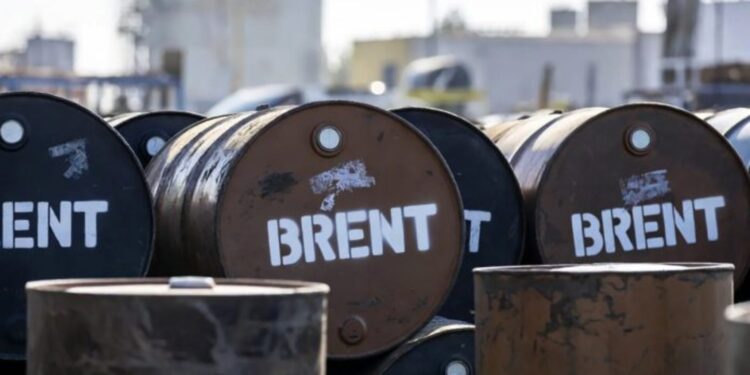 Impacto en el petróleo: el Brent ronda los 110 dólares por barril tras ataques a Arabia Saudita