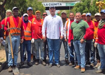 Gobernador Luis Caldera supervisa inicio del Plan de Asfaltado en 4 kilómetros entre Maracaibo y San Francisco