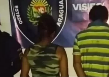 Detienen a una mujer y a su pareja por quemar a un niño de 10 años: vecinos alertaron a Poliaragua
