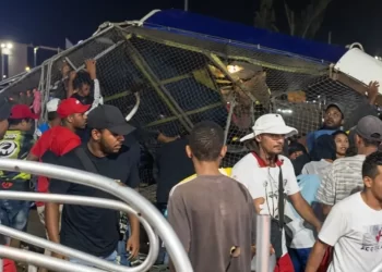 Clausuran parque de atracciones tras colapso de las «sillas voladoras» que dejó varios niños heridos
