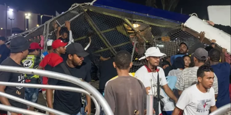 Clausuran parque de atracciones tras colapso de las «sillas voladoras» que dejó varios niños heridos
