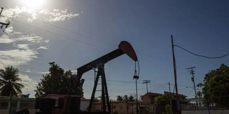 Estados Unidos prevé la firma de nuevos acuerdos petroleros con Venezuela