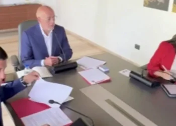 Gobierno venezolano evalúa convenios de becas en España: detalles