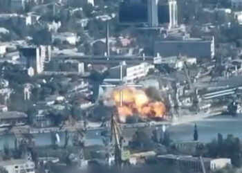 VIDEO: Bombardeos rusos golpean instalaciones militares ucranianas cerca de Jersón