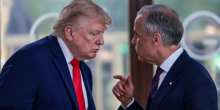 «Quizás te disparen»: líder canadiense recuerda singular comentario de Trump tras darle un regalo