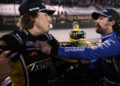Bronca en la NASCAR: Dos pilotos se van a los golpes tras un polémico choque en la pista (VIDEOS)