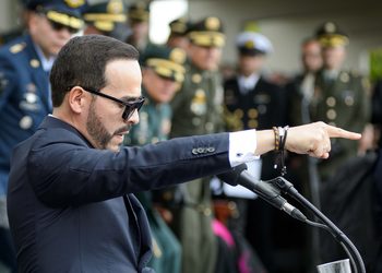 «Al infierno en una bolsa»: De la Espriella se pasea entre cadáveres para retar a grupos armados