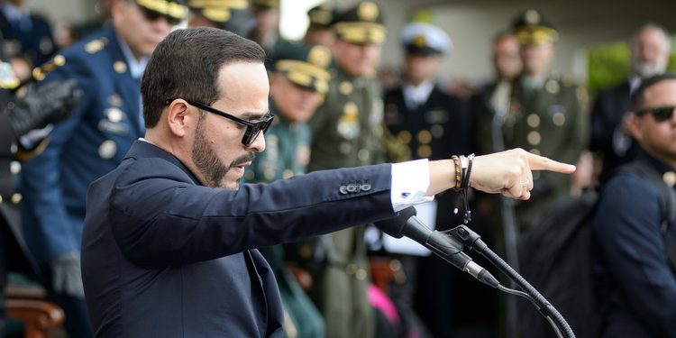 «Al infierno en una bolsa»: De la Espriella se pasea entre cadáveres para retar a grupos armados